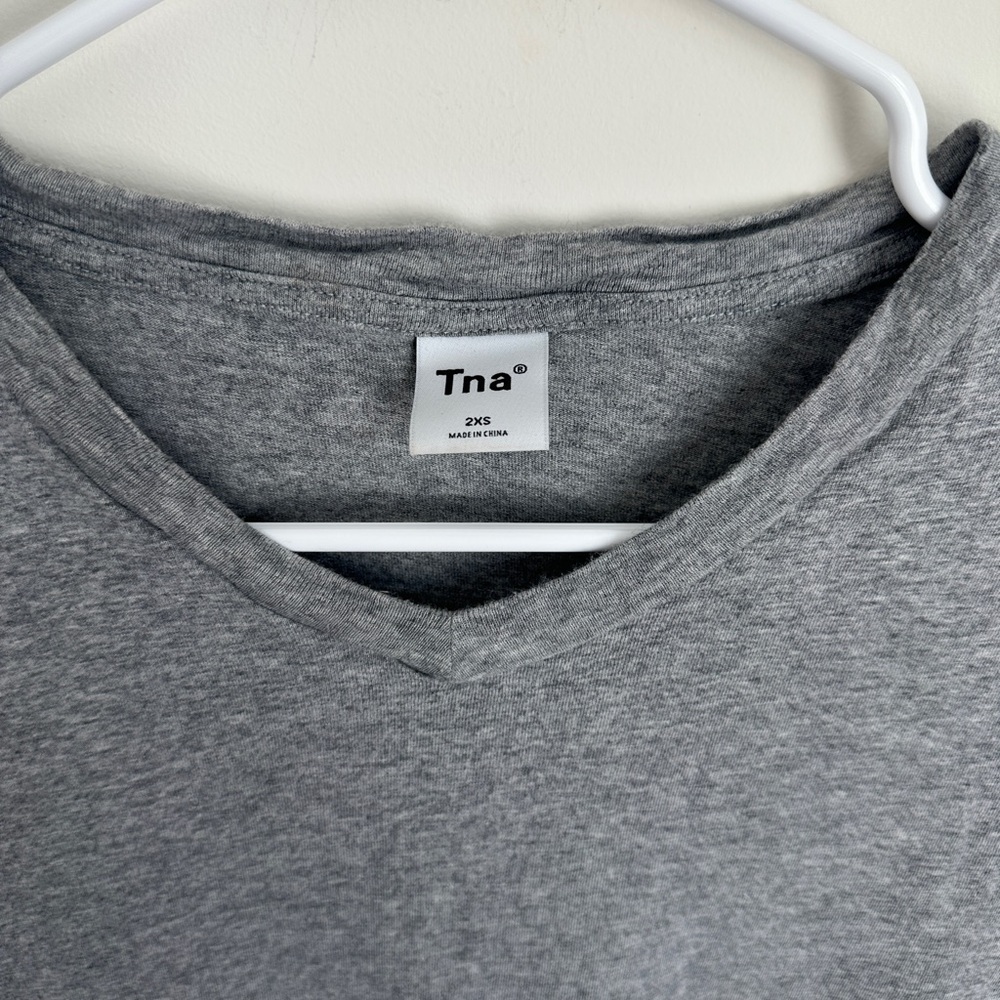 Aritzia TNA V Neck Classic Grey Tee Size 2XS XXS Oversized - Picture 2 of 4